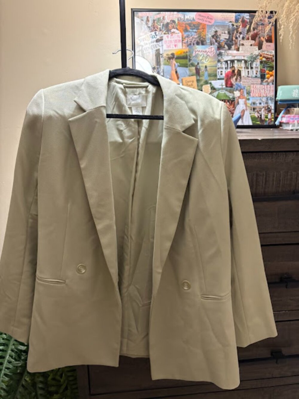 H&M LIGHT GREEN BLAZER SIZE SMALL